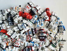 Charger l&#39;image dans la galerie, 25 MINIFIGURES MYSTÈRE LEGO® STAR WARS TROOPER GRAB BAG / BLIND BAG
